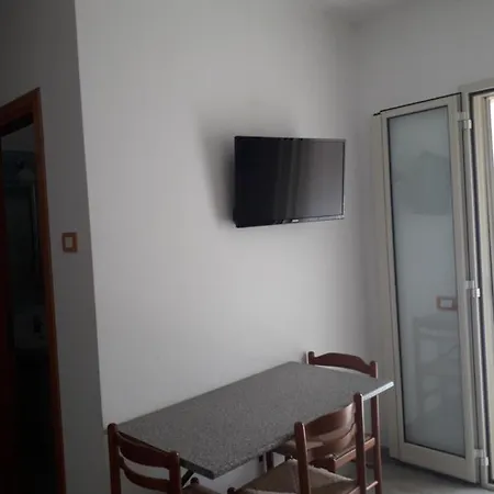 شقة فندقية Dei Pini 4*